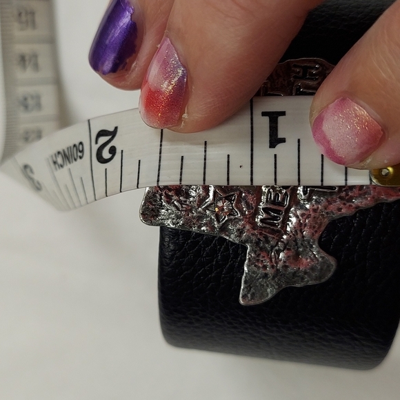 NWT Faux Leather Hammered Don't Mess with Texas Cuff - Picture 8 of 8